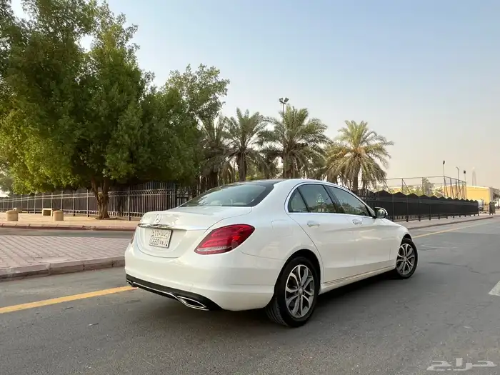 مرسيدس C300 ( بحالة الوكالة 2015 ) 30