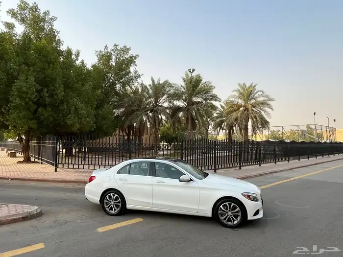 مرسيدس C300 ( بحالة الوكالة 2015 ) 32