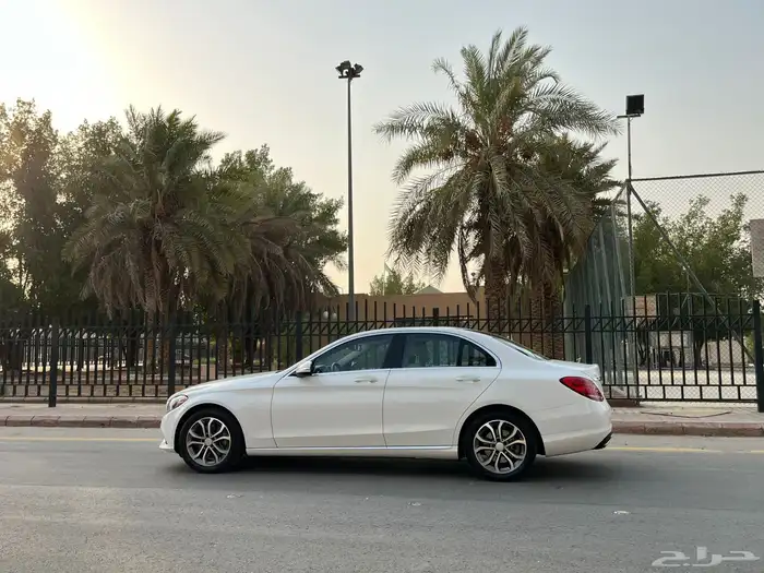 مرسيدس C300 ( بحالة الوكالة 2015 ) 28