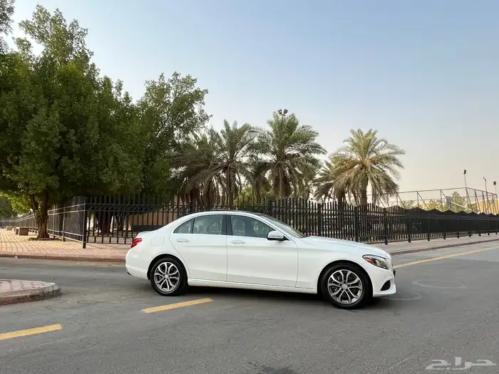 مرسيدس C300 ( بحالة الوكالة 2015 ) 38