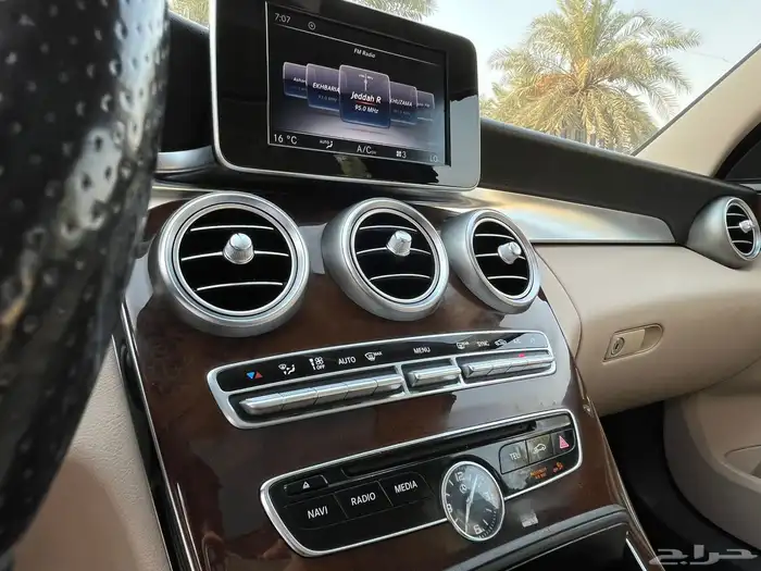 مرسيدس C300 ( بحالة الوكالة 2015 ) 94