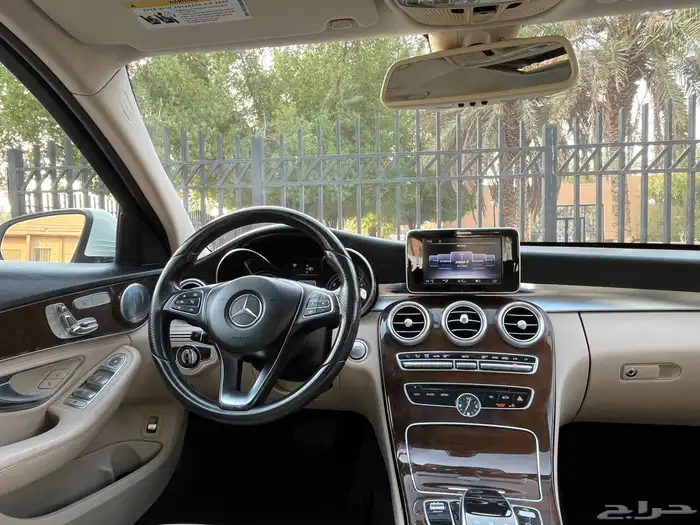 مرسيدس C300 ( بحالة الوكالة 2015 ) 86
