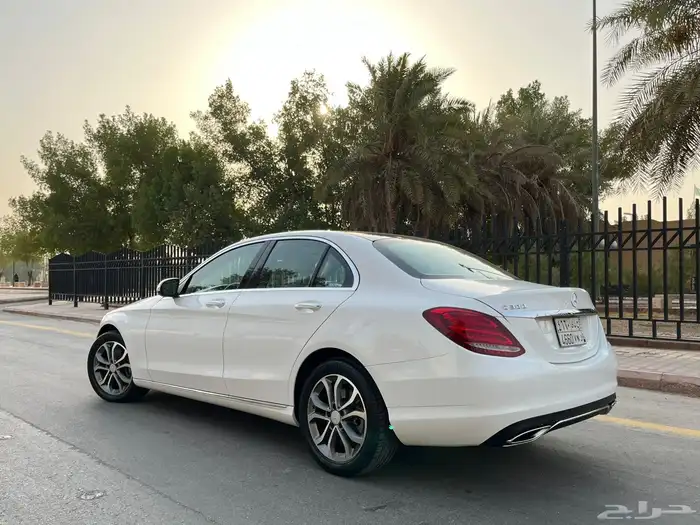 مرسيدس C300 ( بحالة الوكالة 2015 ) 19