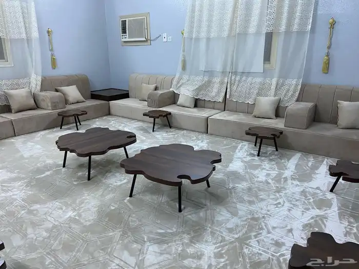 طاولات خدمه ارضي وكنب 17
