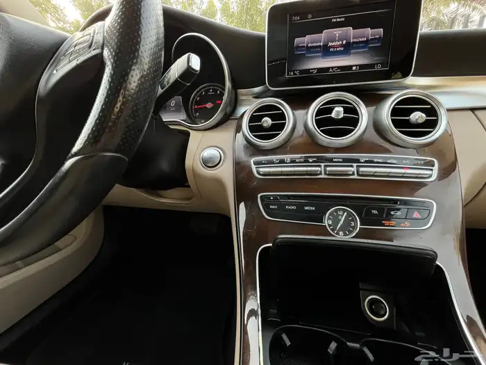 مرسيدس C300 ( بحالة الوكالة 2015 ) 92