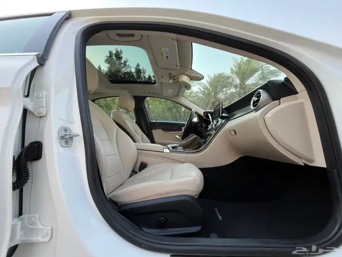مرسيدس C300 ( بحالة الوكالة 2015 ) 79
