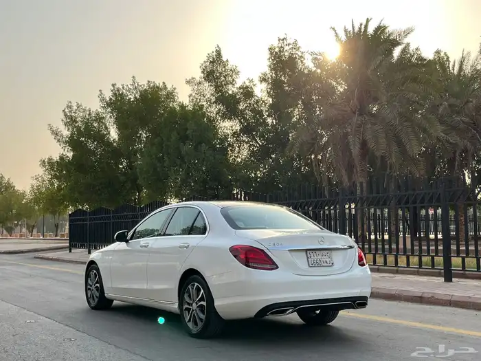 مرسيدس C300 ( بحالة الوكالة 2015 ) 26