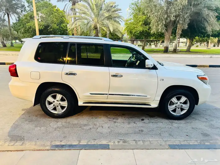 2015 Toyota Land Cruiser GXR V8 4