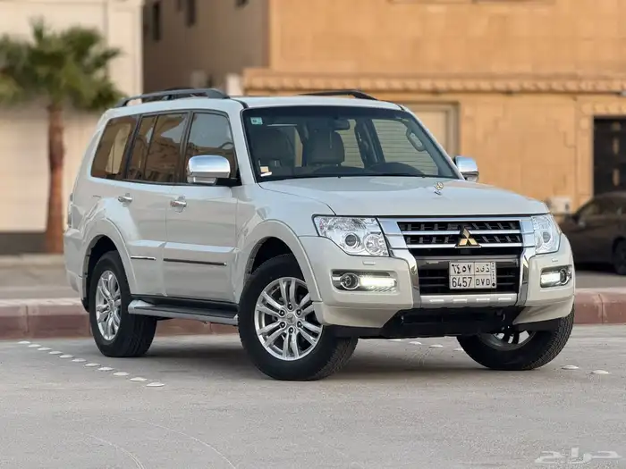 ميتسوبيشي باجيرو 3.5 موديل 2022 نظيف جدا 0