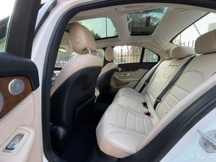 مرسيدس C300 ( بحالة الوكالة 2015 ) 63