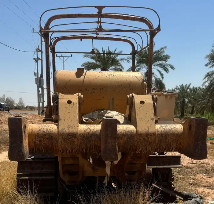 بلدوزر طيب مكينه موظبه يحتاج بعض الصيانه الخفيف 3