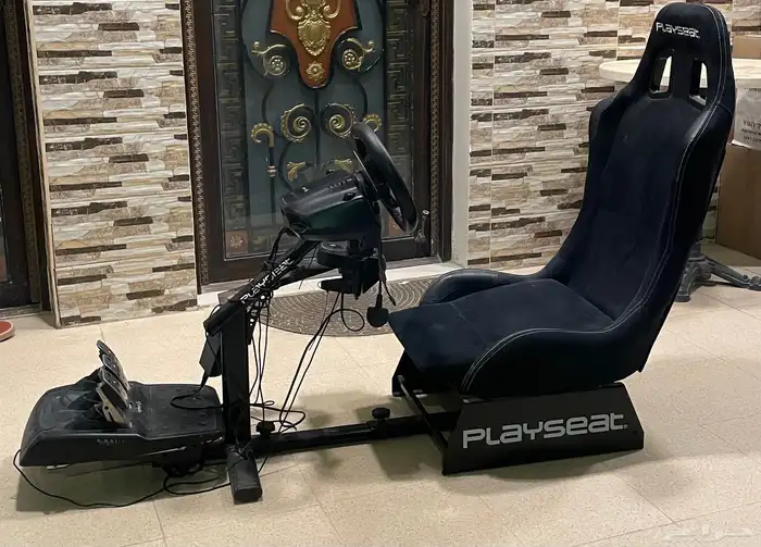 كرسي قيمنق playseat و دركسون او طاره G29 للبيع 1