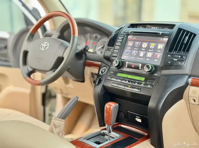 لاندكروزر 2014 GXR V8 فل كامل 7