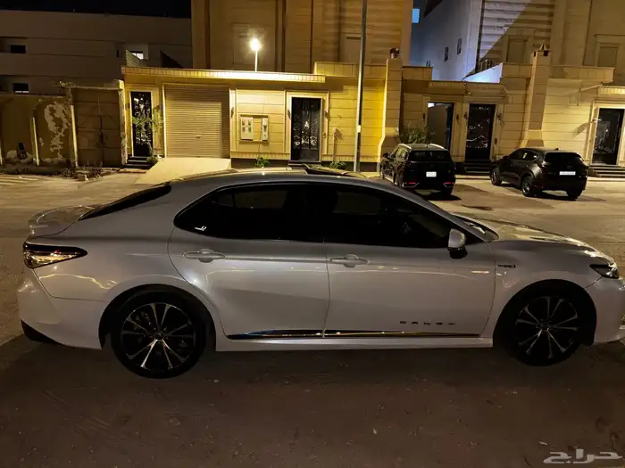 كامري 2019 فل كامل هايبرد اول مالك للبيع 2