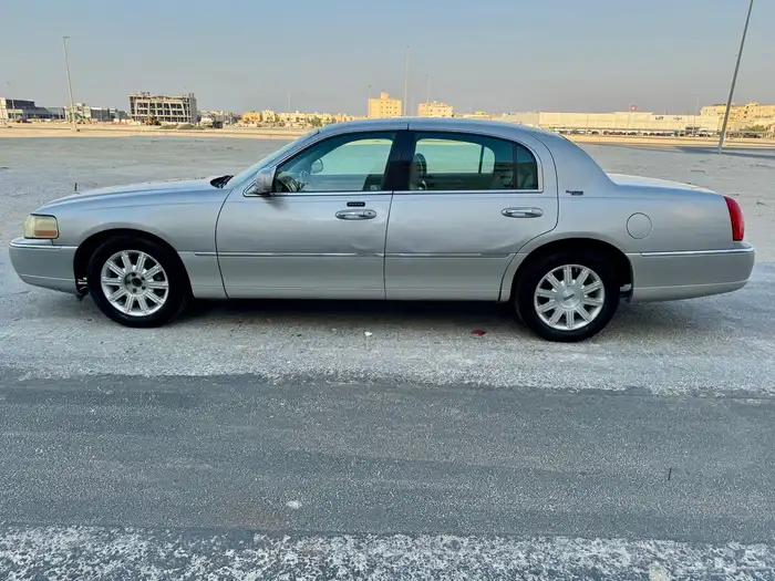 للبيع لنكولن - تاون كار 2008 Signature Limited 1