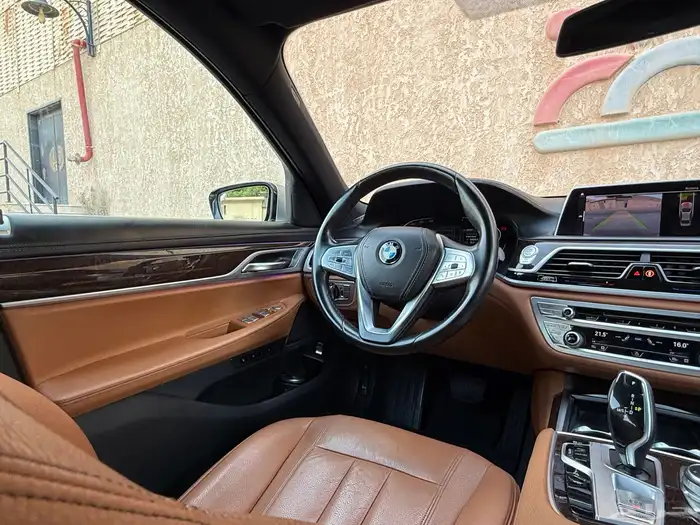 بي ام دبليو 2020 Li 730 28