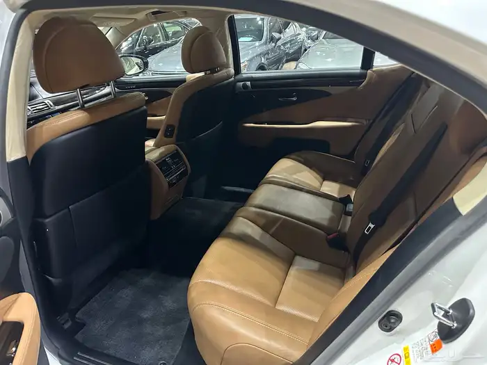 لكزس LS600 موديل 2015 فل كامل هايبرد 18