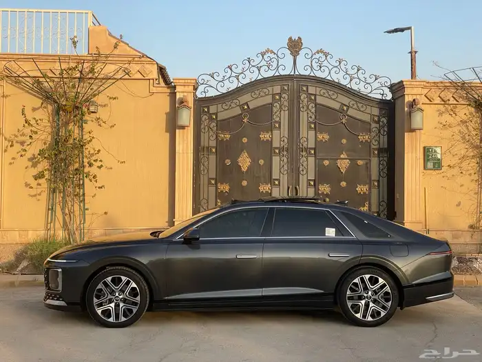 أزيرا بريميوم 2025 مالك اول ماشي 2500 كيلو فقط 0