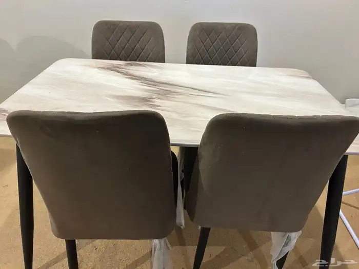 Dinning Table 4 Seater with chair good finished like new 1