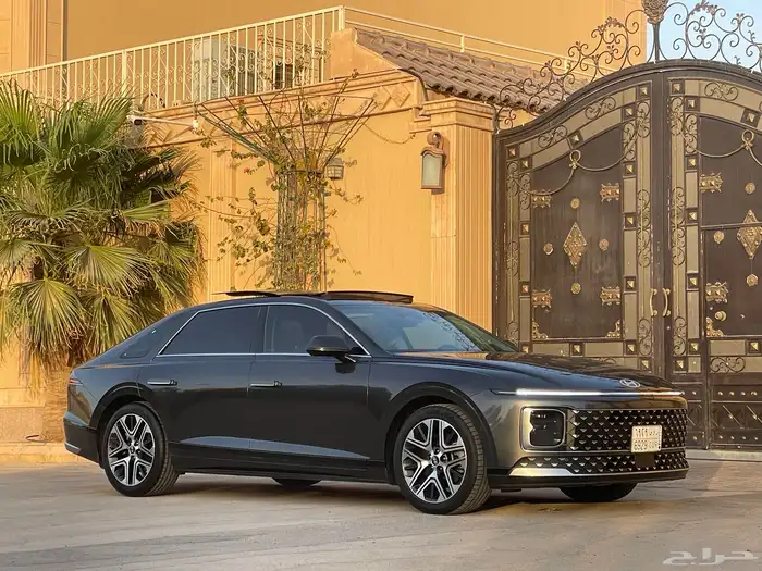 أزيرا بريميوم 2025 مالك اول ماشي 2500 كيلو فقط 6
