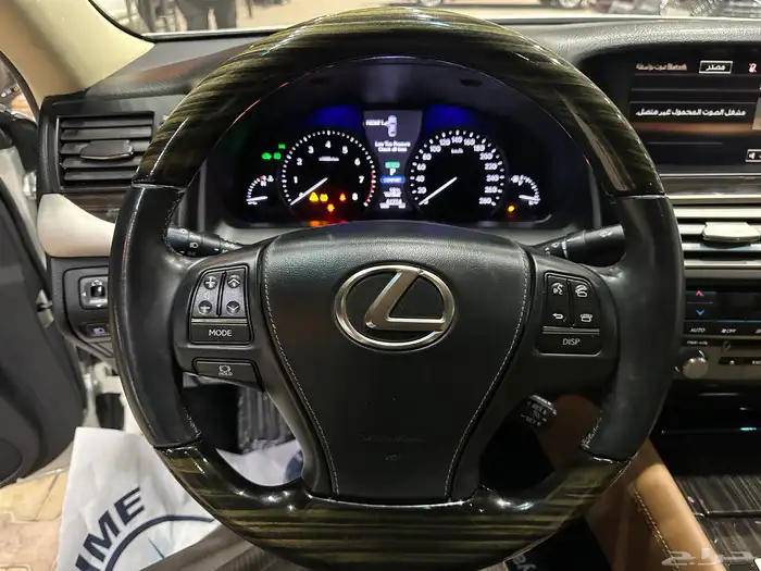 لكزس LS600 موديل 2015 فل كامل هايبرد 8