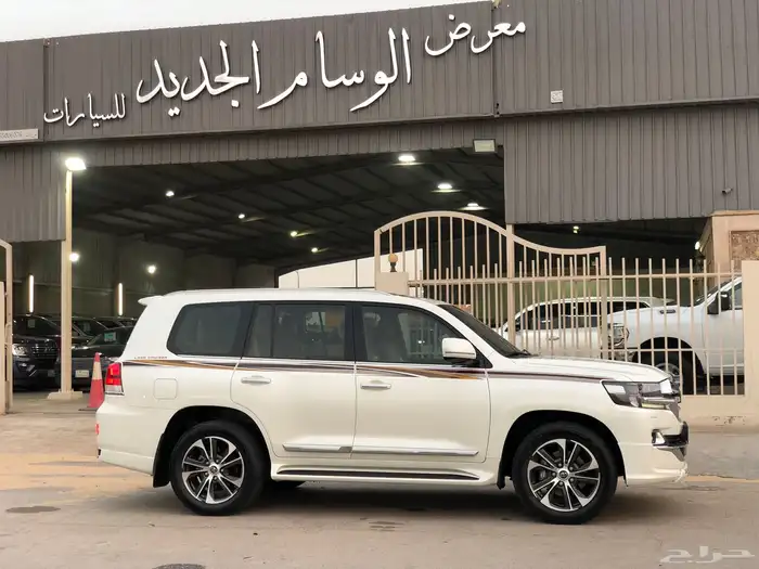 لاندكروزر GXR قراند تورنق 2020 فل بريمي ممشي 63 الفkm 24