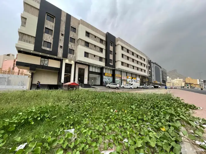 فرصة عقارية شقة تمليك 6 غرف بطحاء قريش ب 560 اطلالة ش تجاري 10