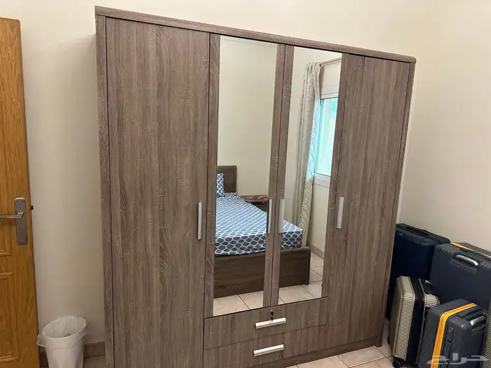 غرفه نوم كبيره سرير نفرين و تسريحه و دولاب كبير و غرفه صغير 1