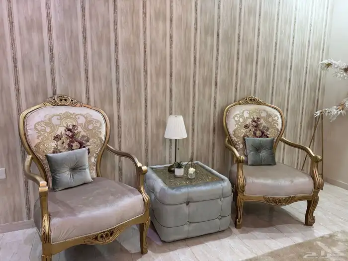 كنب نظيف جدا  مع طاولات وستارتين 4500 7