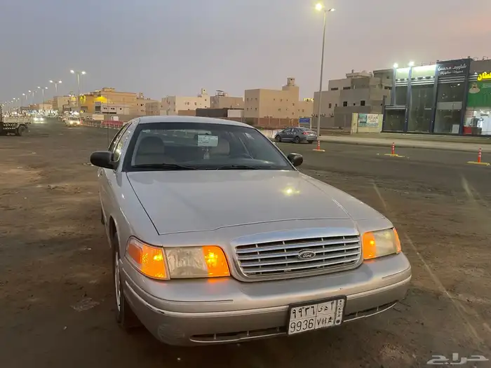كراون فكتوريا 2005 ممشى قليل نظيفة 1