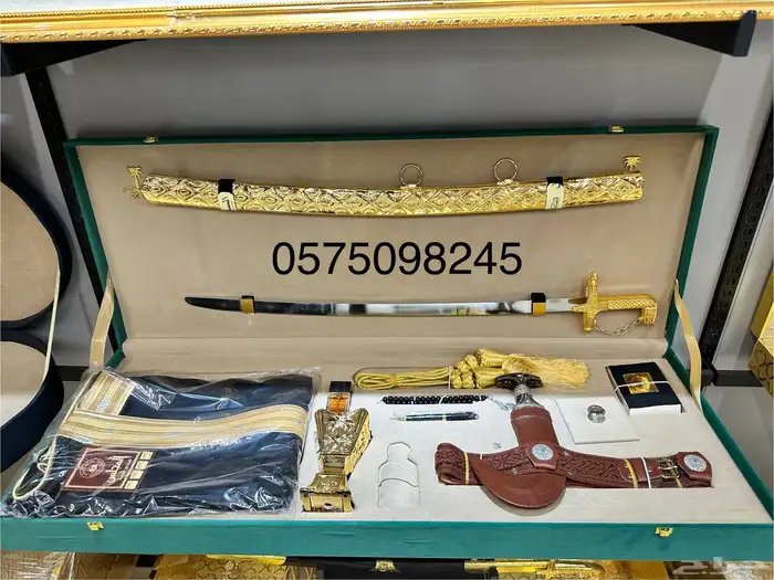 هدايا vip (بوكس ملكي بشت سيف عود عطر دهن عود جنبية) 0