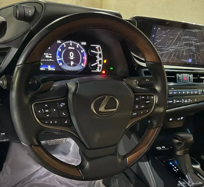 لكزس 2024 فل كامل cc بلس ES350 شبه الجديده 10