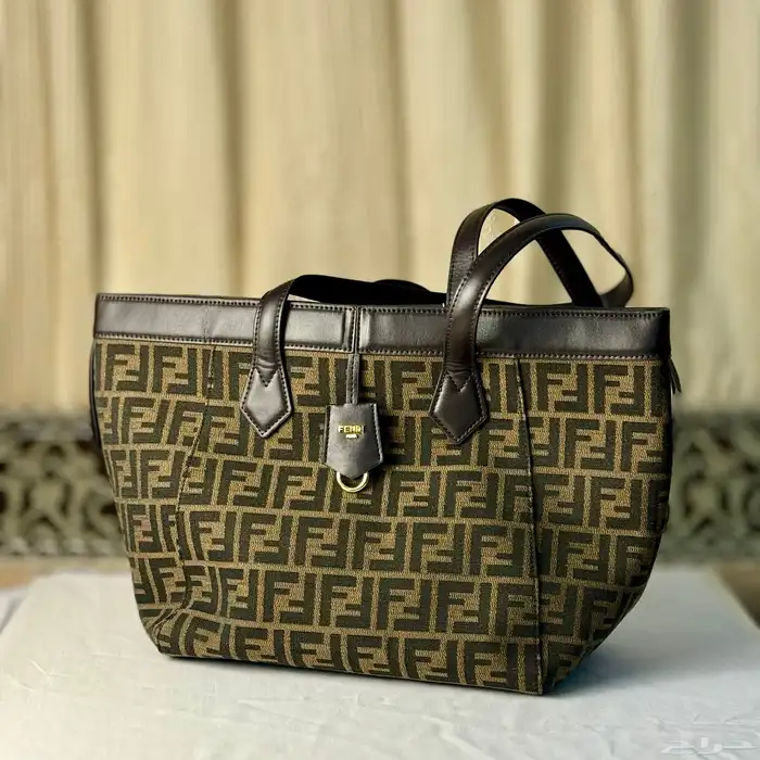 شنط ماركة هاي كواليتي مطابقة للاصل 17