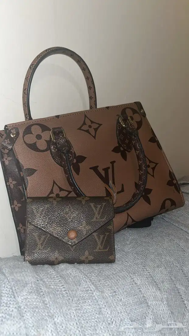 شنطة LV ماركة اصليه للبيع 0