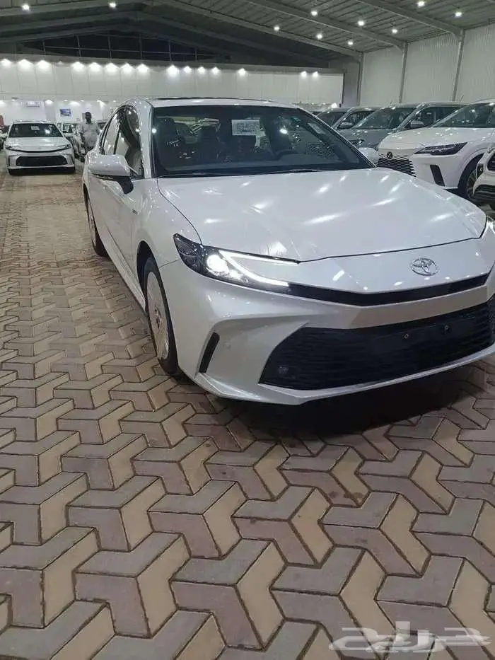 تويوتا كامري LE بنزين 2025 4