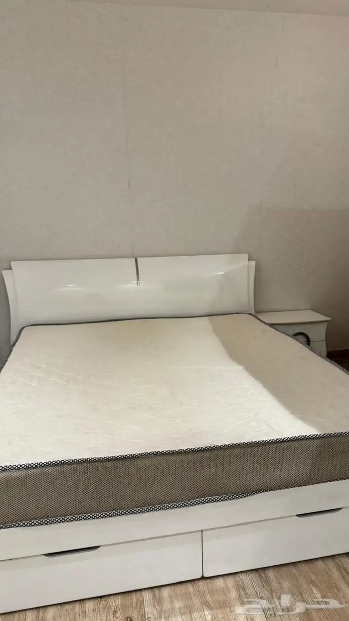 سرير نفرين مع كمدينه وتسريحه 3