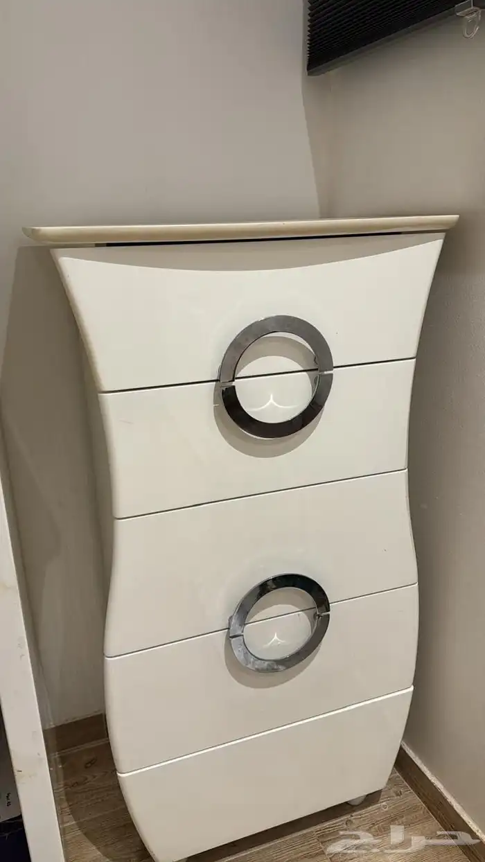 سرير نفرين مع كمدينه وتسريحه 0