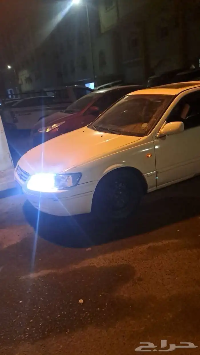 للبيع الكامري 2002 لون ابيض زي ما واضح في الصوره 11