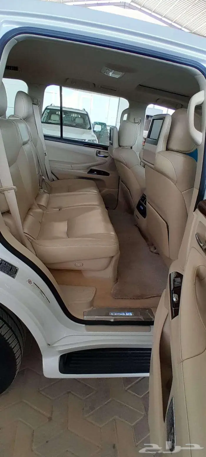 لكزس LX570 فل كامل DD البيع 147000 8