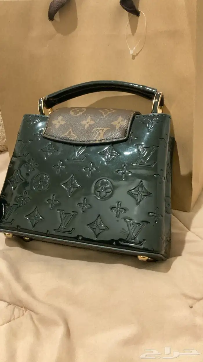 اسوارتين الاولى من AIGNER والثانيه من FAYENDRA 9