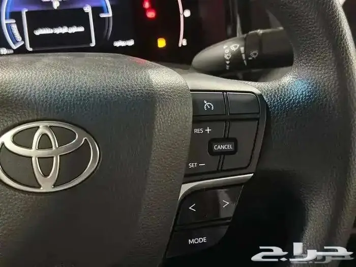 تويوتا كامرى E هايبرد 2025 لون ابيض 13