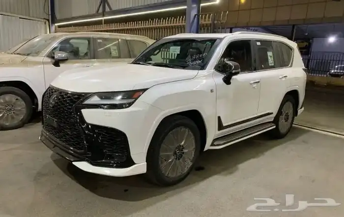 لكزس اف سبورات أسود وابيض 2025 اصفار 4