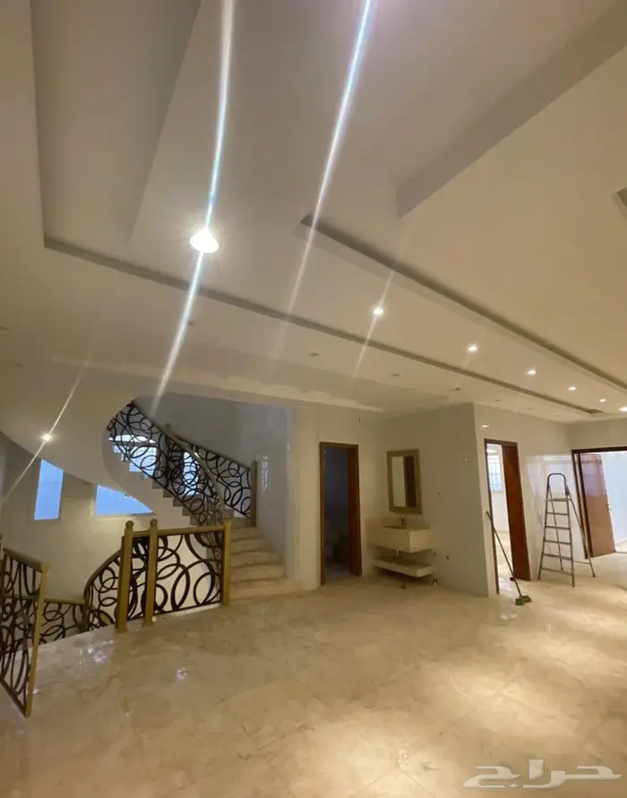 عمارة للبيع تحتوي ع استراحة وفله وشقتين 50