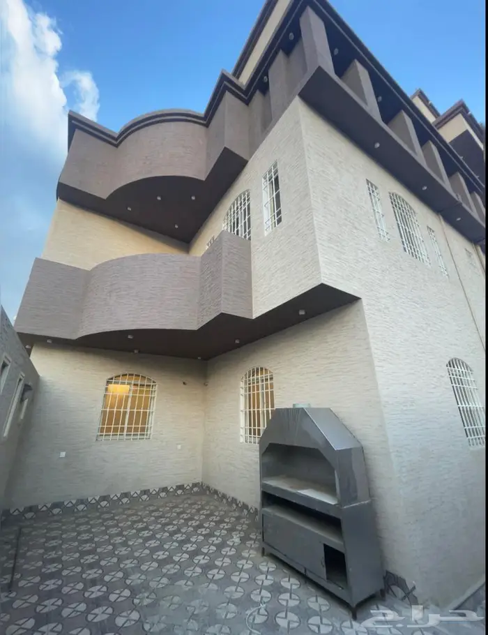 عمارة للبيع تحتوي ع استراحة وفله وشقتين 58