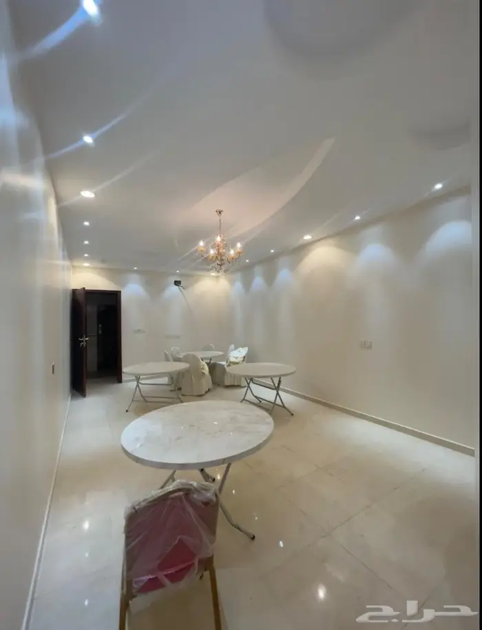 عمارة للبيع تحتوي ع استراحة وفله وشقتين 62