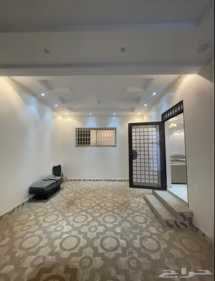 عمارة للبيع تحتوي ع استراحة وفله وشقتين 65