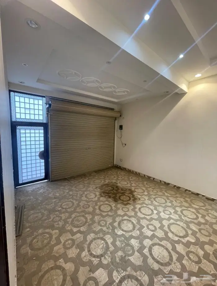 عمارة للبيع تحتوي ع استراحة وفله وشقتين 67