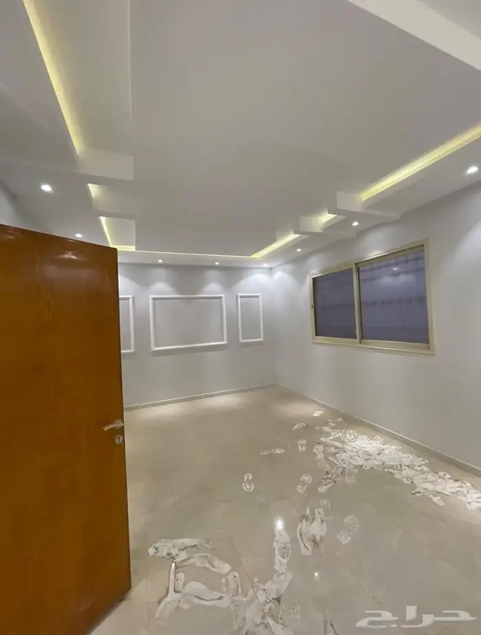 عمارة للبيع تحتوي ع استراحة وفله وشقتين 30