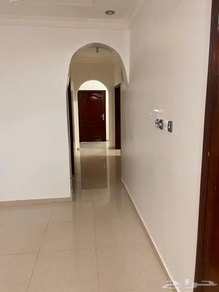 شقه للبيع في حي العريض 8
