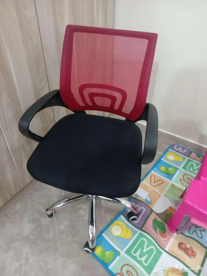 طاولة مكتب (دراسه) مع كرسي متحرك.نظيف 1